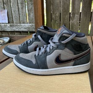 Nike Air Jordan Men's 1 Mid Se Sneakers In Night Stadium (Gray) Sz 7.5